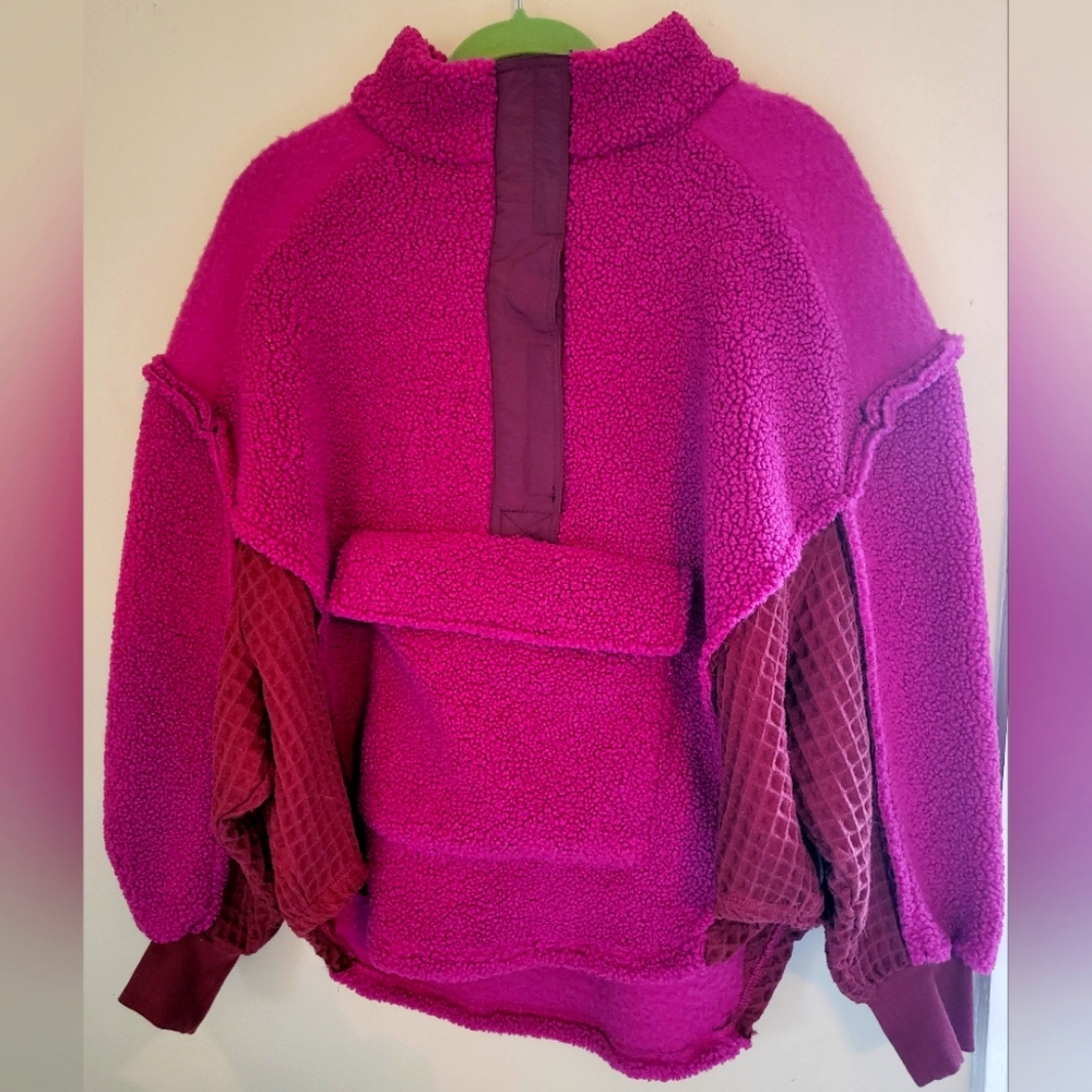 BDG sherpa pullover, magenta, size medium